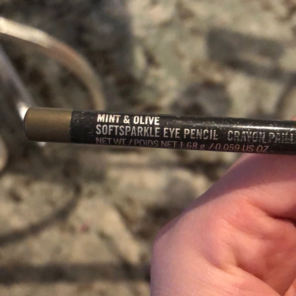 ISO !!! MAC MINT & OLIVE SPARKLE EYELINER